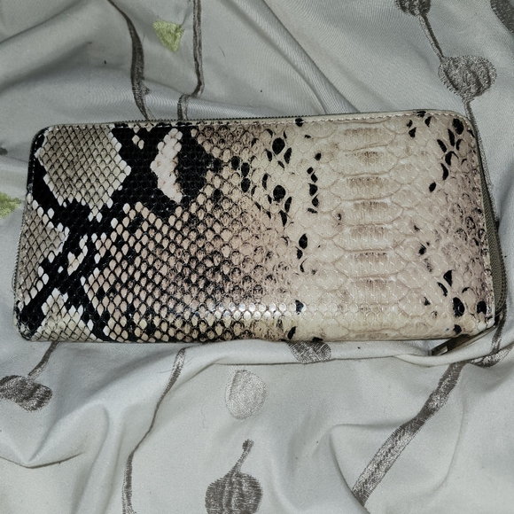 Dynamite Wallet - Picture 2 of 4